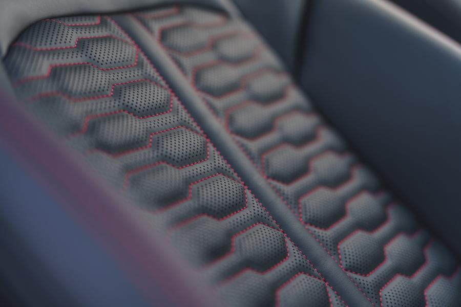 Детали интерьера Audi RS6 Avant (C8) 2020 года  (UK) (фото 144 из 150)